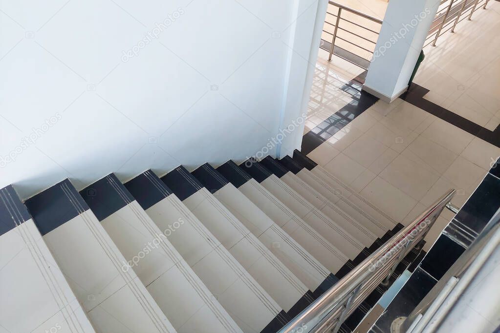 Escalier carrelé à Genève